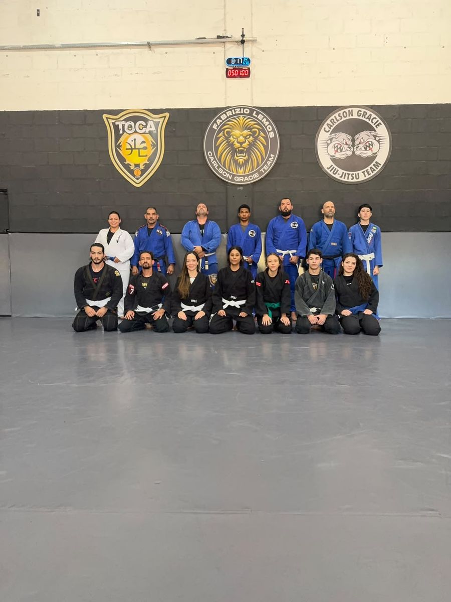 Alunas infantis em competição de Jiu-Jitsu